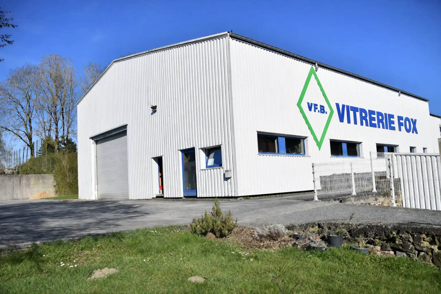 Atelier et siège de la Vitrerie Fox à Bastogne